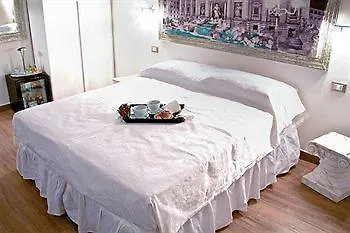 Suites Roma Tiburtina Bed & Breakfast